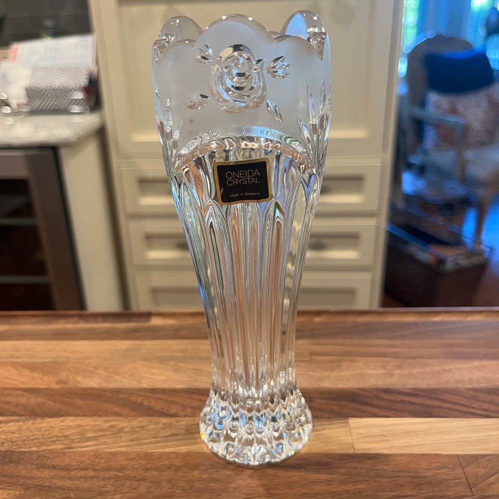 Vintage Oneida Crystal Vase with sweet rosebud Design. EUC! Heavy!